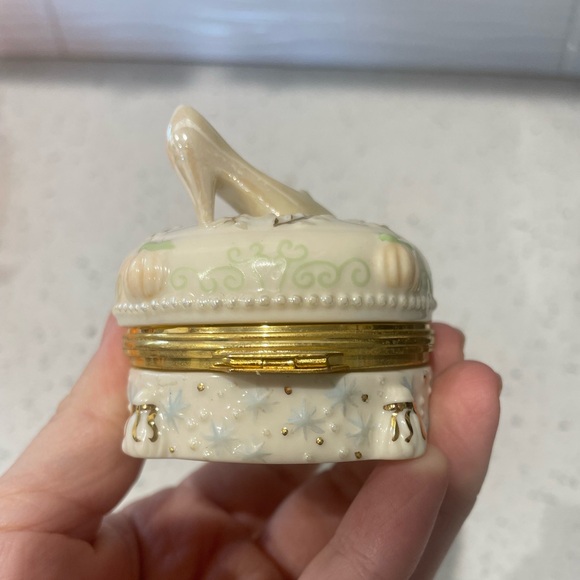 Lenox Cinderella’s Enchanted Slipper Treasure Box - Picture 7 of 7